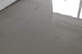 defoamer 2 Comparison of self-leveling mortar surface: pinholes vs bubble-free surface using INVINO powder defoamer