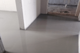 defoamer 4 Comparison of self-leveling mortar surface: pinholes vs bubble-free surface using INVINO powder defoamer